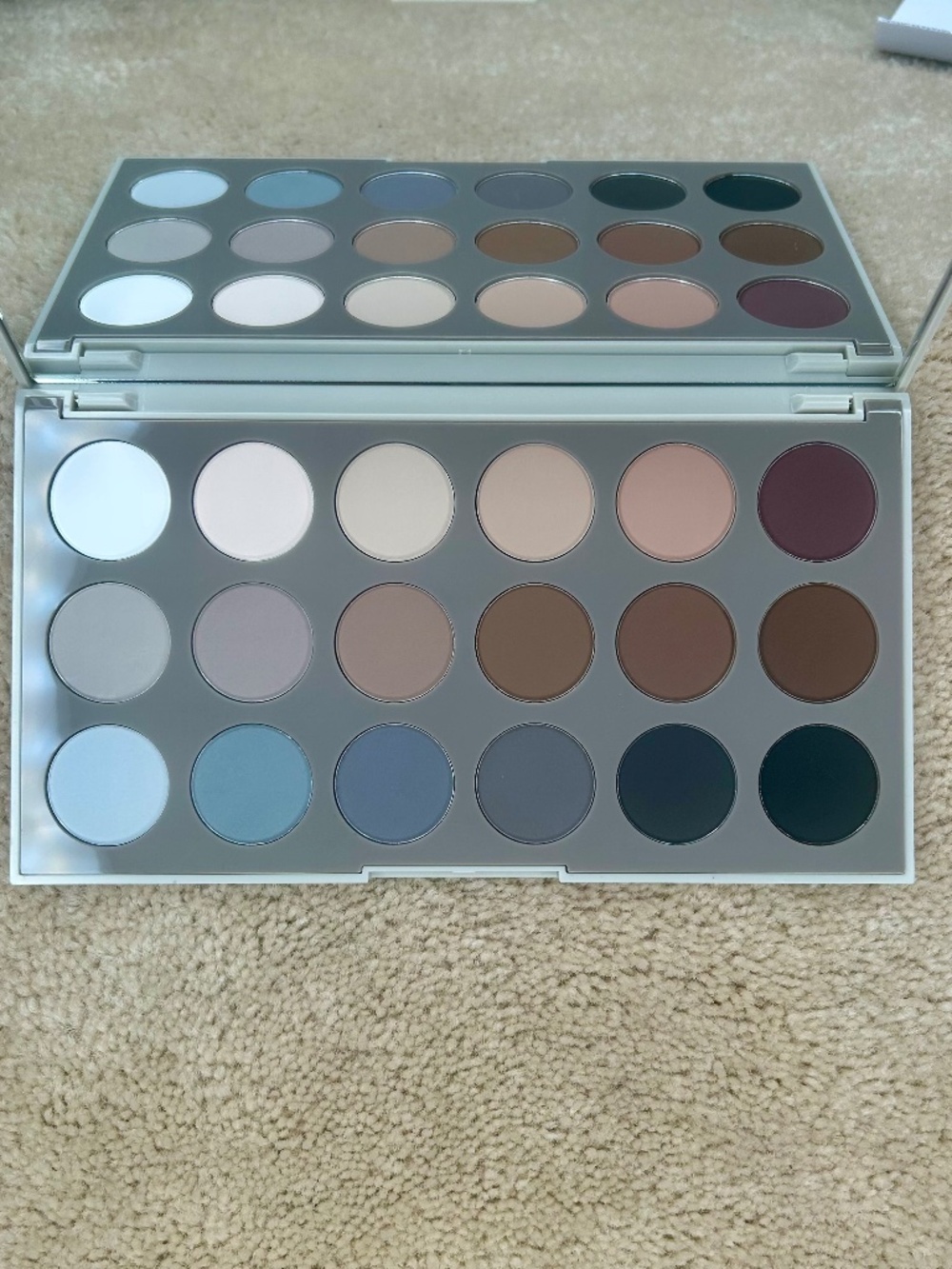 NWT Morphe Matte Essentials Artistry Palette 18 CT Discontinued & Rare
